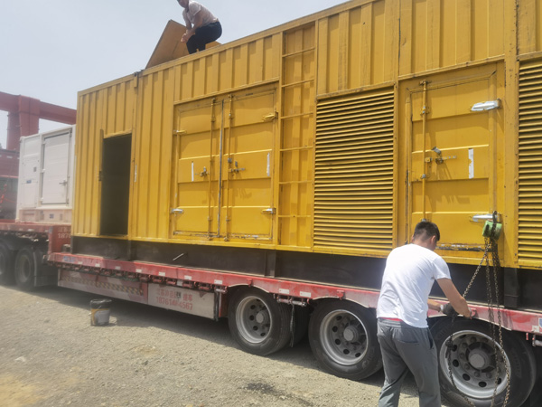 萨迦除了负载情况和发动机维护，还有哪些因素会影响 200kw 柴油发电机的油耗？