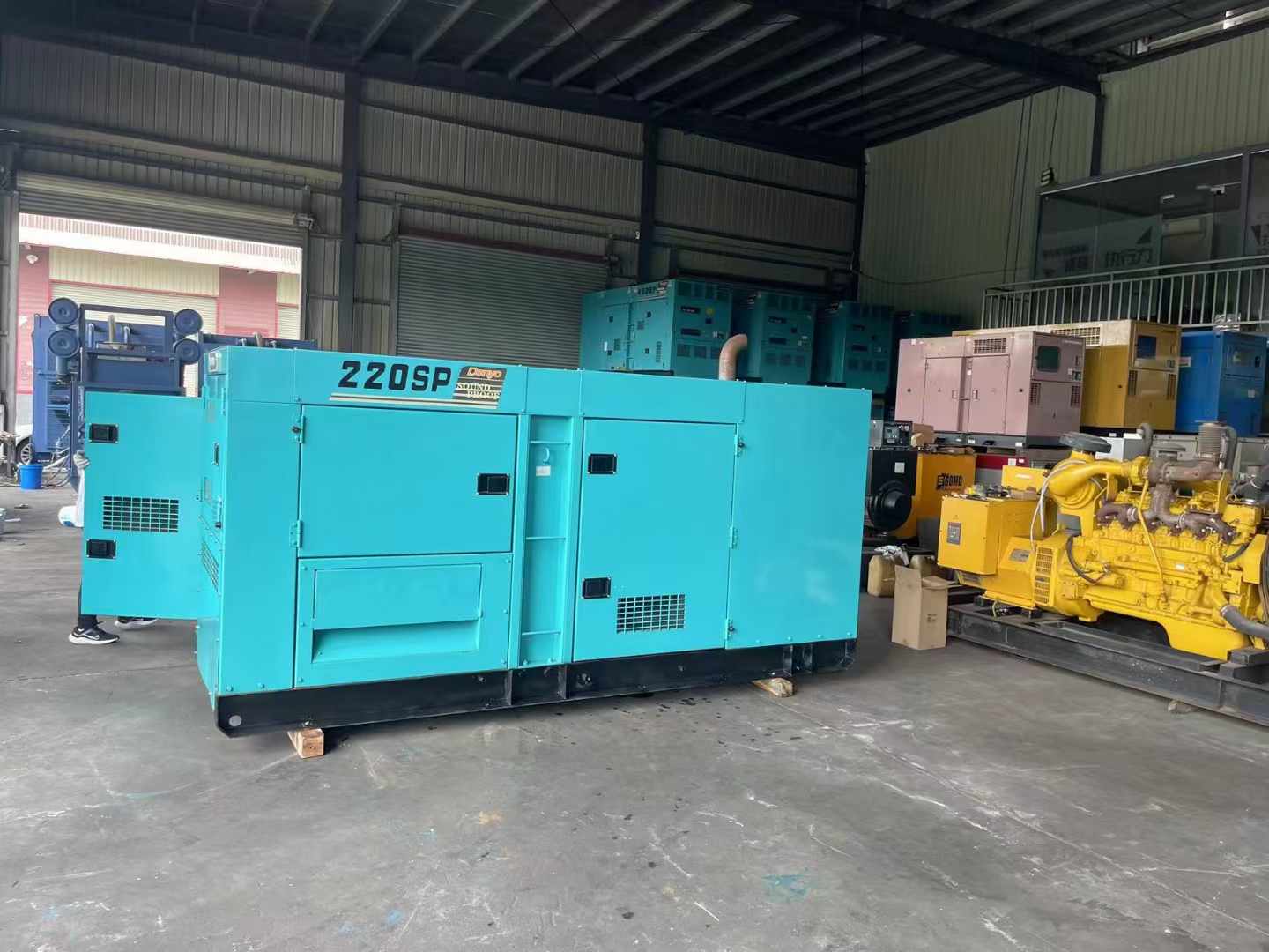 萨迦800kW 柴油发电机的输出电流波动范围是多少？