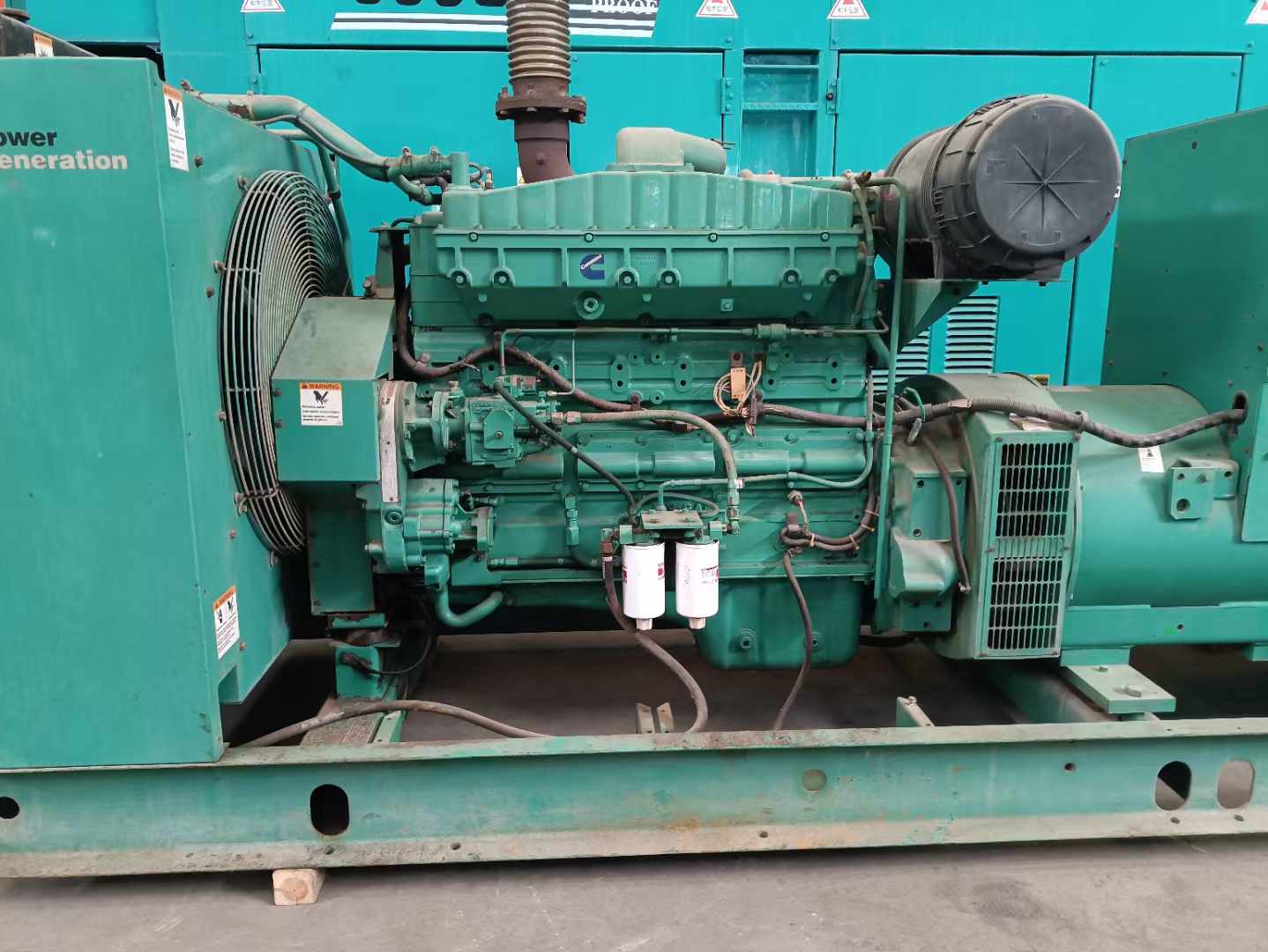 萨迦过载会对 600kW 柴油发电机组造成哪些损害？