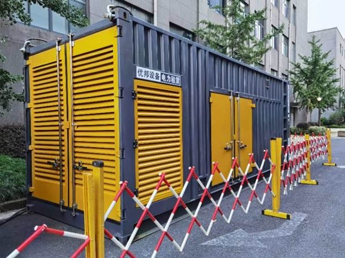 萨迦如何使用转速表检查发动机的转速？